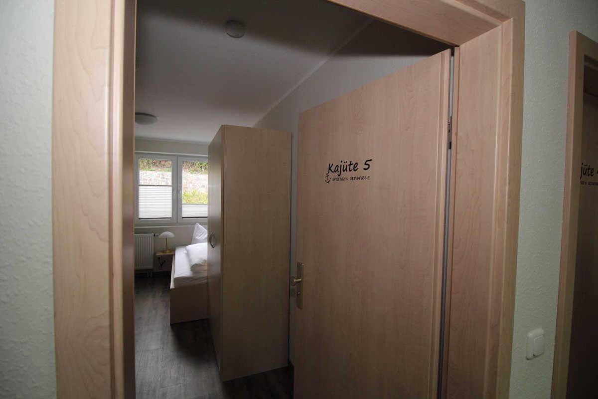 Kutterfisch Kajueten Direkt Im Stadthafen Apartment Sassnitz Exterior foto