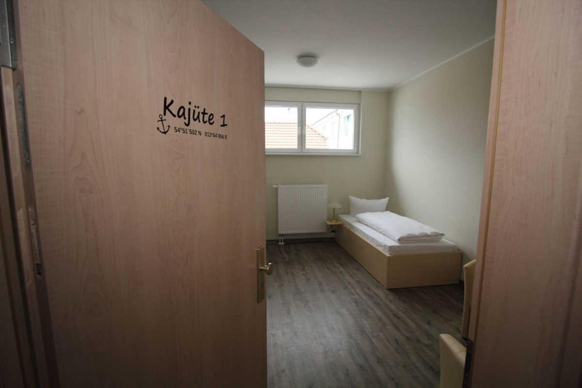 Kutterfisch Kajueten Direkt Im Stadthafen Apartment Sassnitz Exterior foto